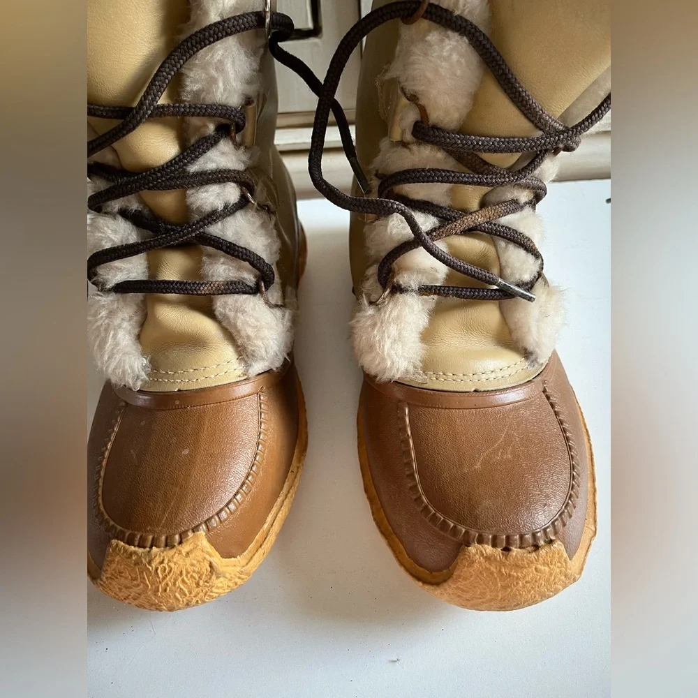 Women’s Vintage Sorel Nanook Insulated Lace Up Wool Lined Tan Winter Boots 9